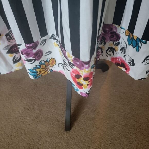 ModCloth Striped Fit and Flair Dress. Size L. - Picture 8 of 11